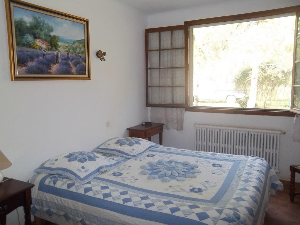 B&B Le Petit Frigouye Rochefort-du-Gard Rom bilde