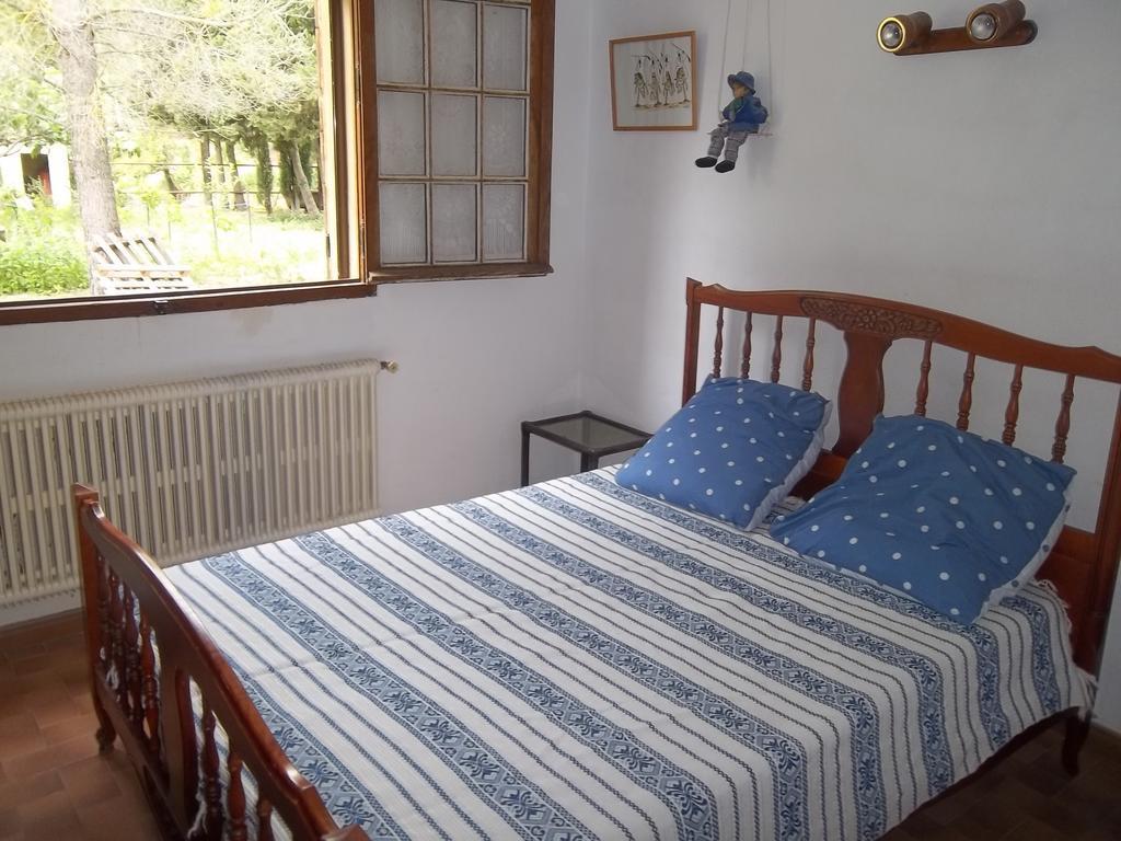 B&B Le Petit Frigouye Rochefort-du-Gard Rom bilde